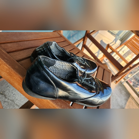 Brown and black oxford shoes - Picture 3 of 3